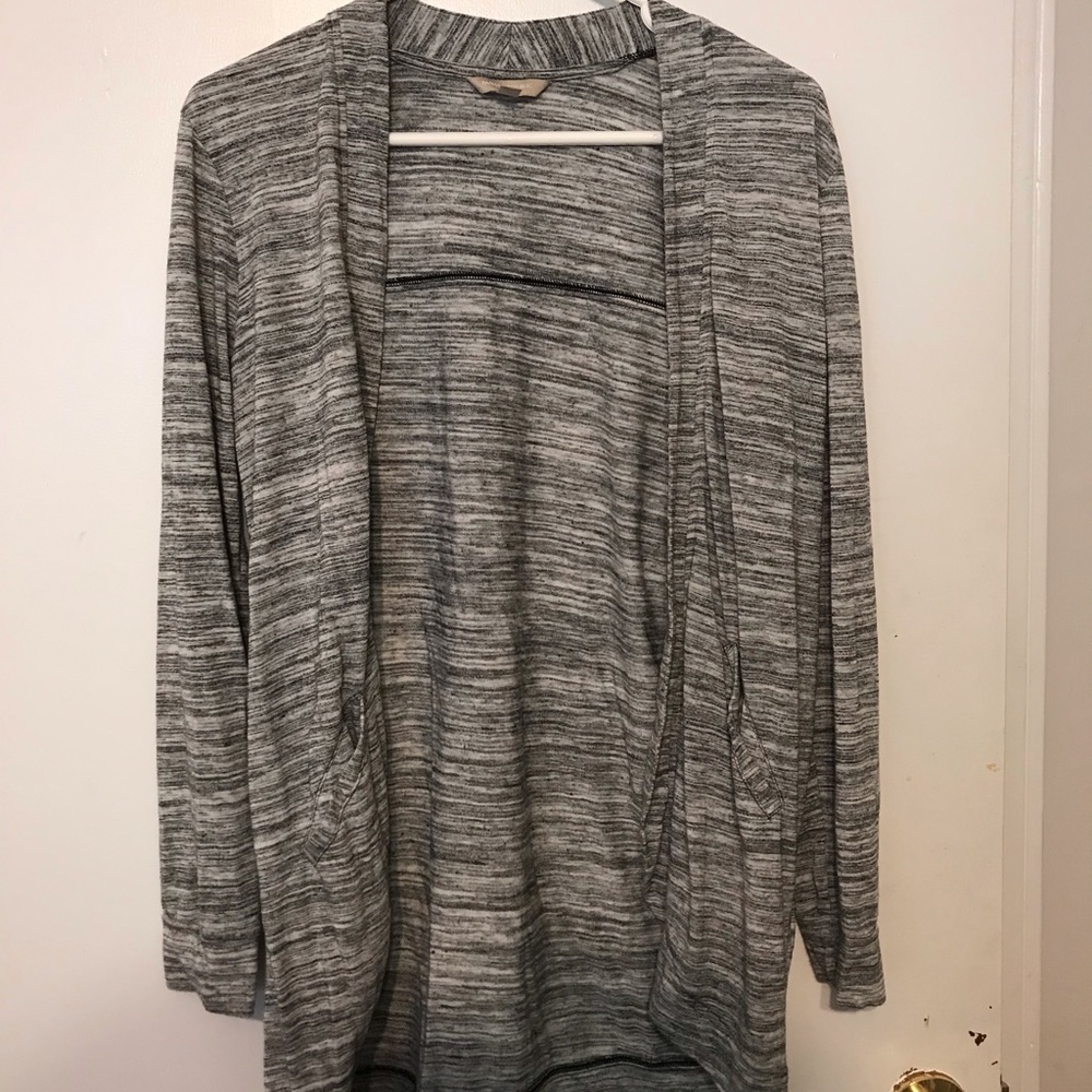 Size M BANANA REPUBLIC BLK & WHITE LONG CARDIGAN